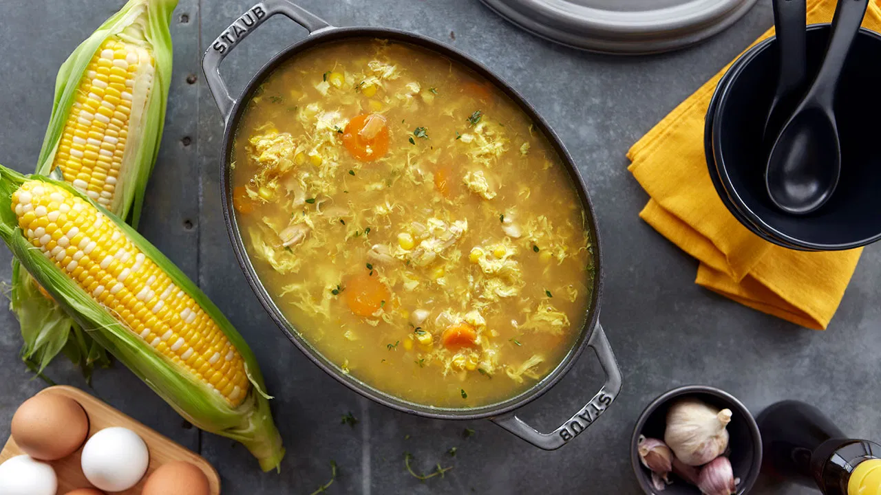 Chicken Sweet Corn Soup: घर पर स्वादिष्ट और स्वास्थ्यवर्धक चिकन स्वीट कॉर्न सूप कैसे बनाएं, डिटेल्स यहां देखें